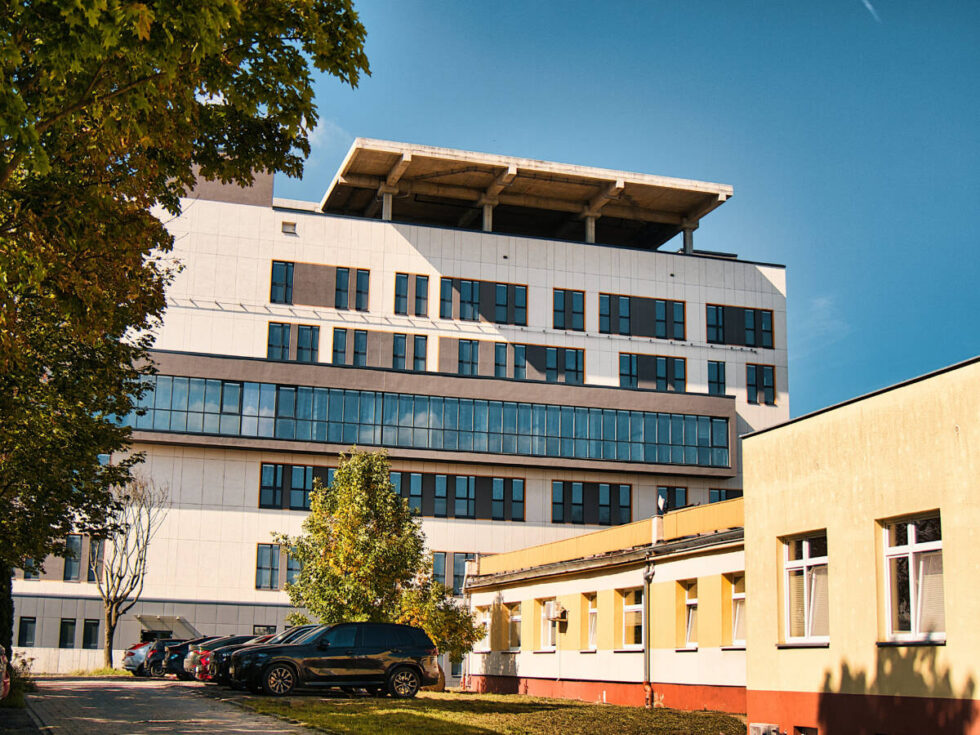 W szpitalu Biziela budowę przerwano, ale teraz znowu ruszy. Inwestycja za ponad 200 milionów z lądowiskiem dla śmigłowców
