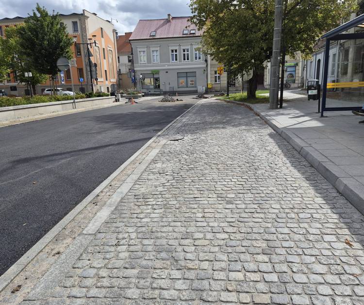 Nowa nawierzchnia na ul. Wyzwolenia w Starym Fordonie ułożona. Ma być ciszej i bez drgań
