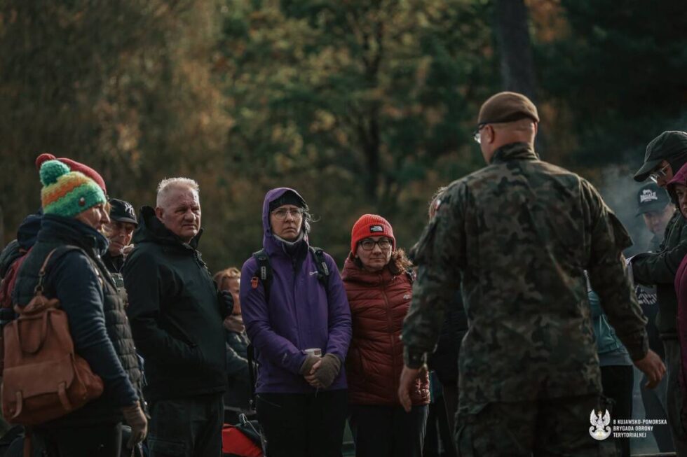 Na szkoleniu z wojskiem rozpalaliśmy ogień i uczyliśmy się terenoznawstwa. W razie potrzeby będziemy pić herbatę z sosnowych igieł [ZDJĘCIA]