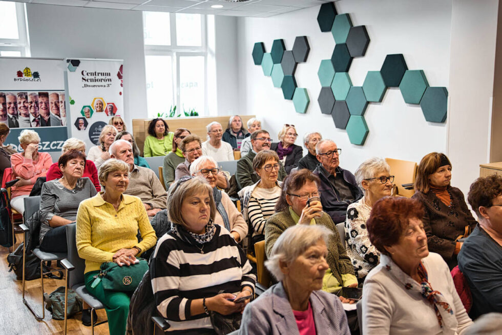 Trwają Bydgoskie Dni Seniorek i Seniorów. „To nie są stereotypowe babcie. To ludzie, którzy mają smartfony i stosują narzędzia AI