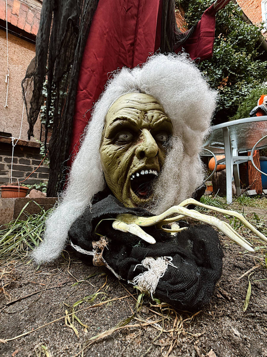 Halloween w Bydgoszczy. Na tym bydgoskim podwórku straszy już 20 lat. Zaglądamy do Kamienicy Grozy