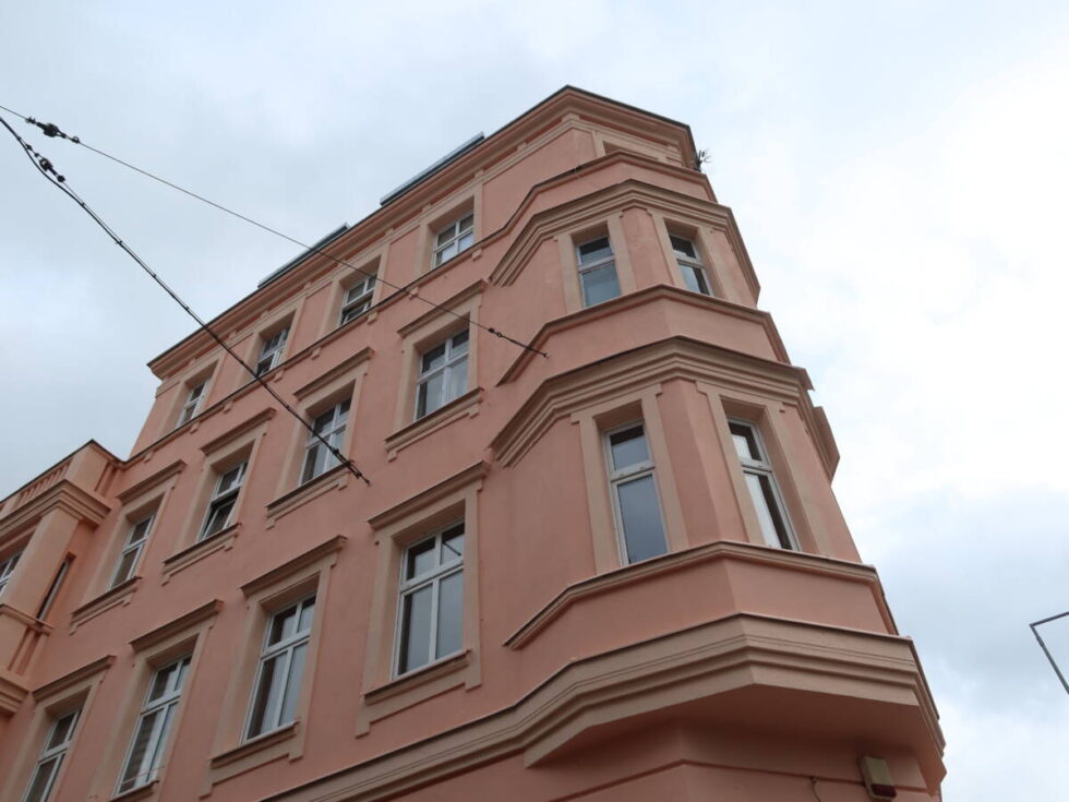 Rusztowania zniknęły i piękna kamienica znowu cieszy oczy Bydgoszczan – remont przy Placu Poznańskim [ZDJĘCIA]