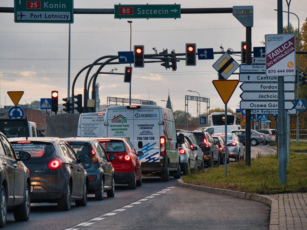 Wszystkich Świętych. Zanim wybierzesz się na bydgoskie cmentarze, zapoznaj się z tymi zmianami w ruchu