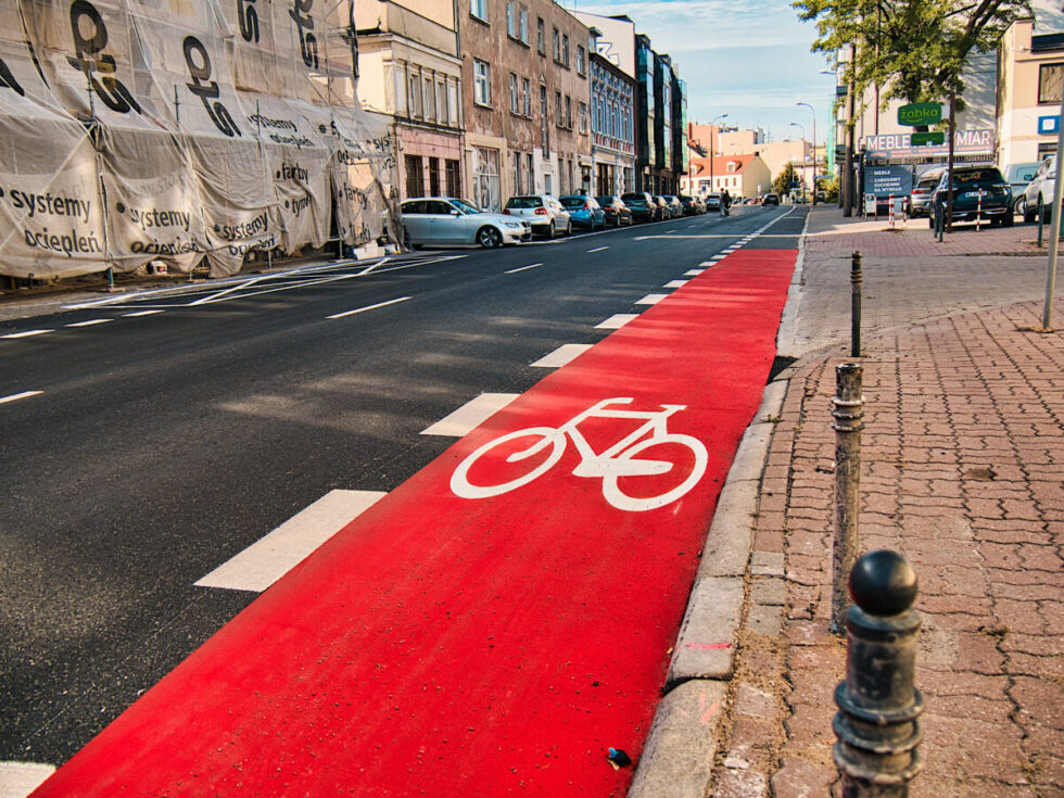 Poznańska przyjaźniejsza dla kierowców i rowerzystów. Nowy pas dla jednośladów [ZDJĘCIA]