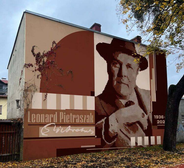 Tak będzie wyglądał mural Leonarda Pietraszaka przy szkole w Bydgoszczy, do której chodził. Nad Kanałem odbędzie się bieg jego imienia
