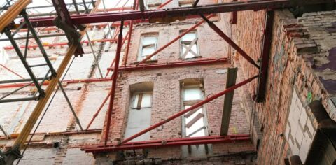Jak zabytkowa kamienica Rudolfa Kerna zamienia się w hotel. Same mury, a w środku nic - tajniki konstrukcyjne trudnej przebudowy [WIDEO]